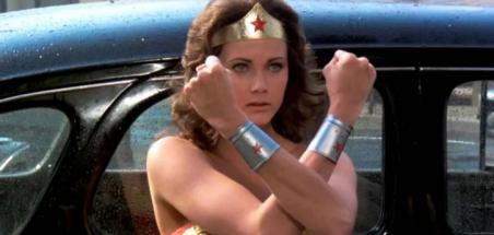 Lynda Carter honorée pour les 50 ans de la série Wonder Woman